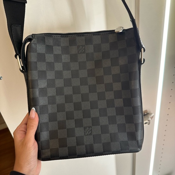 SOLD Louis Vuitton Damier Graphite Cross body - Picture 2 of 4